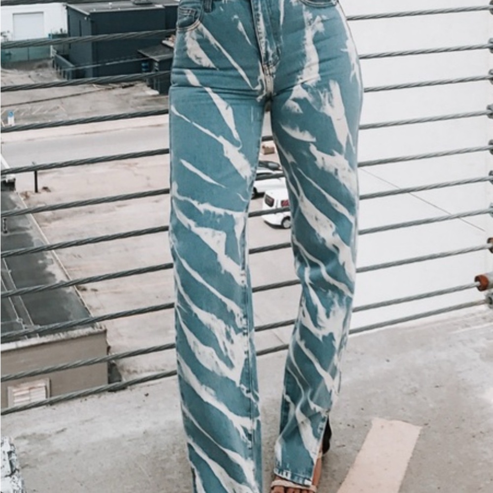 NWOT Princess Polly/Lioness Alabama Tie Dye Denim Jeans - Picture 5 of 5